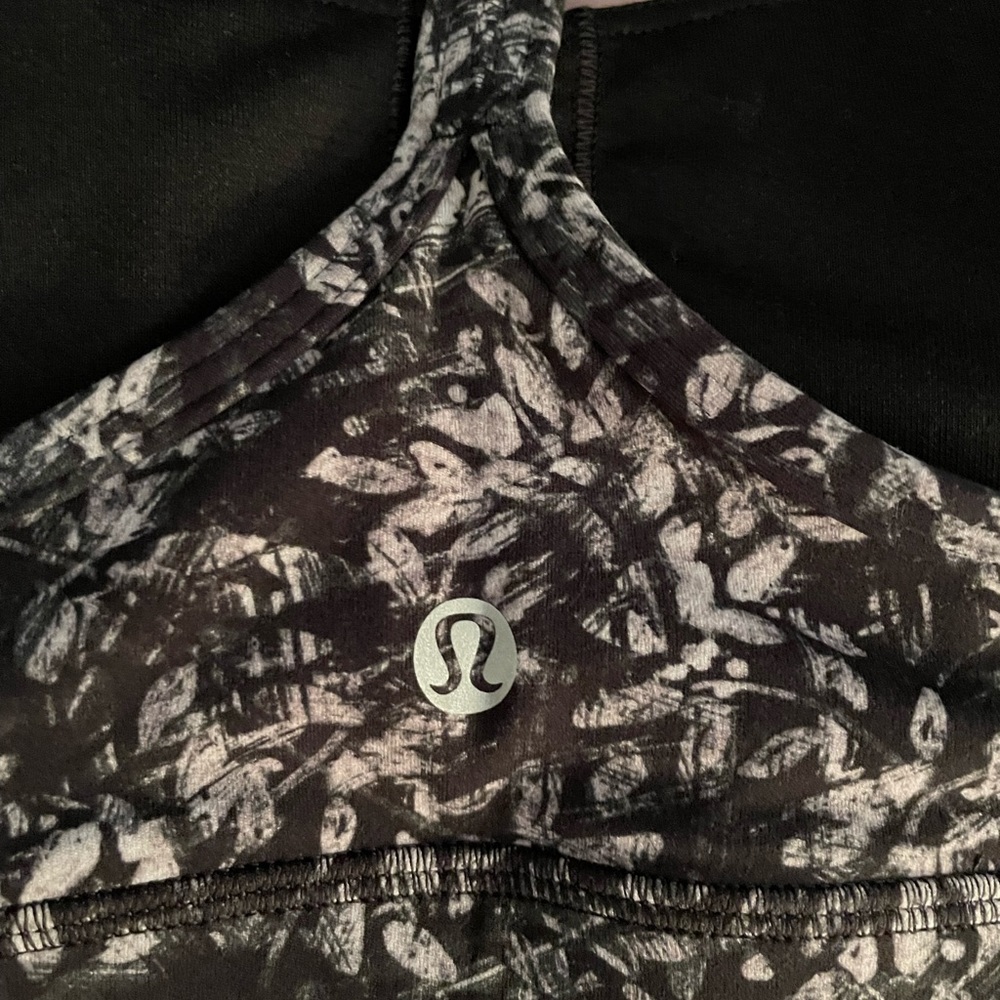 NWT Lululemon Flow Y bra. Size 10. - Picture 5 of 5